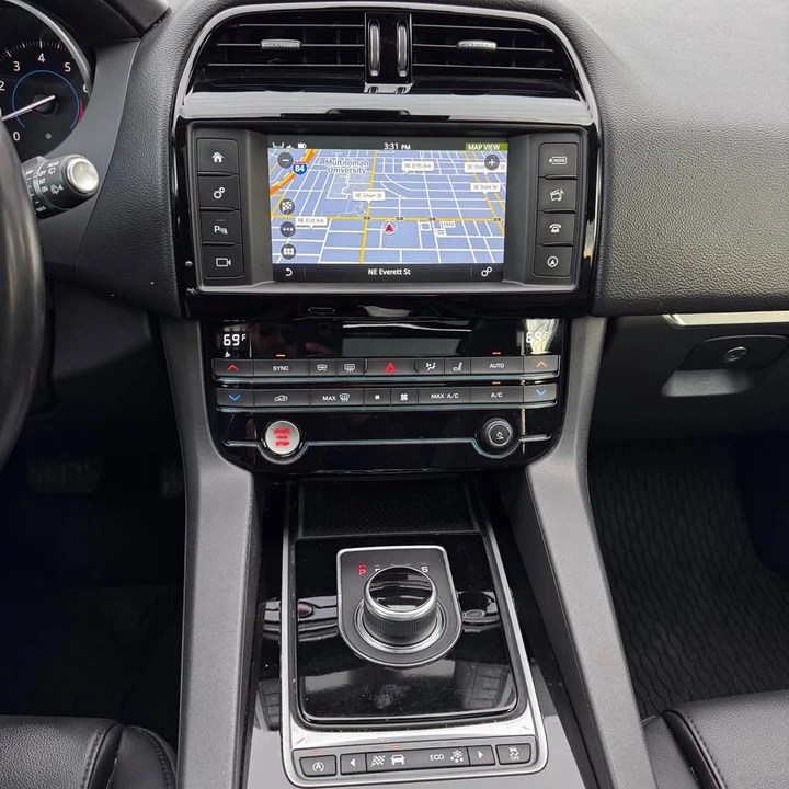 2017 Jaguar F-Pace - Image 12 of 13
