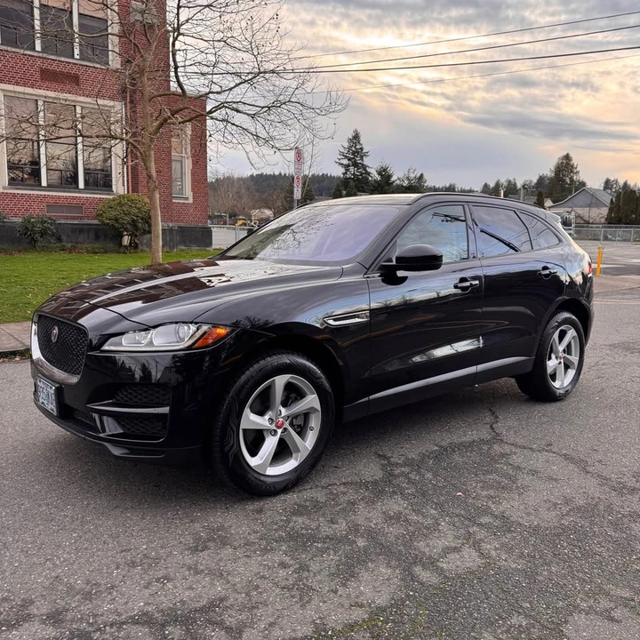 2017 Jaguar F-Pace - Image 2 of 13