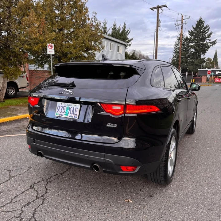 2017 Jaguar F-Pace - Image 5 of 13