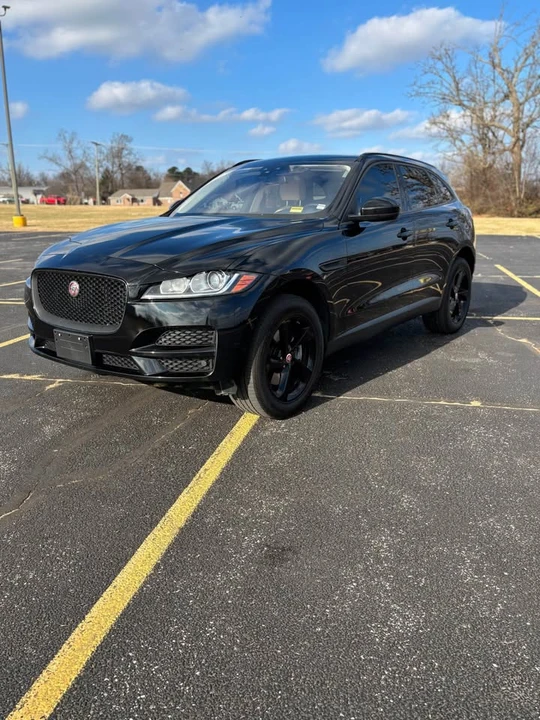 2017 Jaguar F-Pace - Image 2 of 15