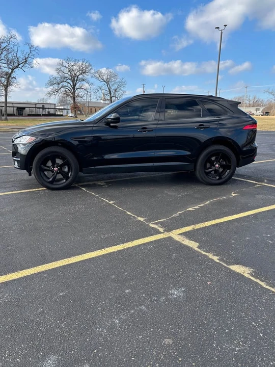2017 Jaguar F-Pace - Image 3 of 15