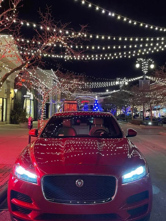 2017 Jaguar F-Pace - Image 2 of 2