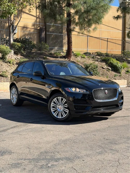 2017 Jaguar F-Pace - Image 3 of 16