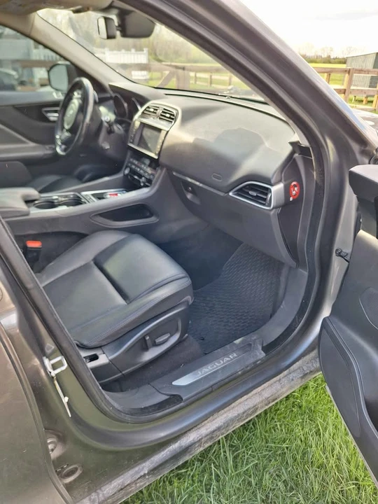 2017 Jaguar F-Pace - Image 6 of 10