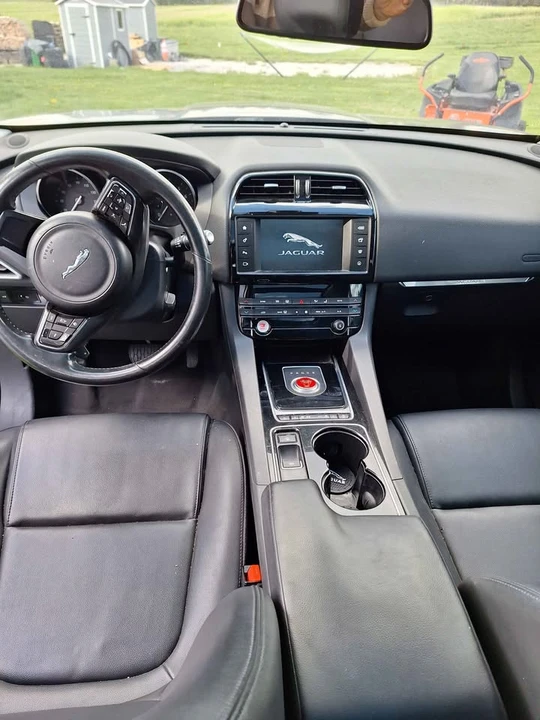 2017 Jaguar F-Pace - Image 10 of 10