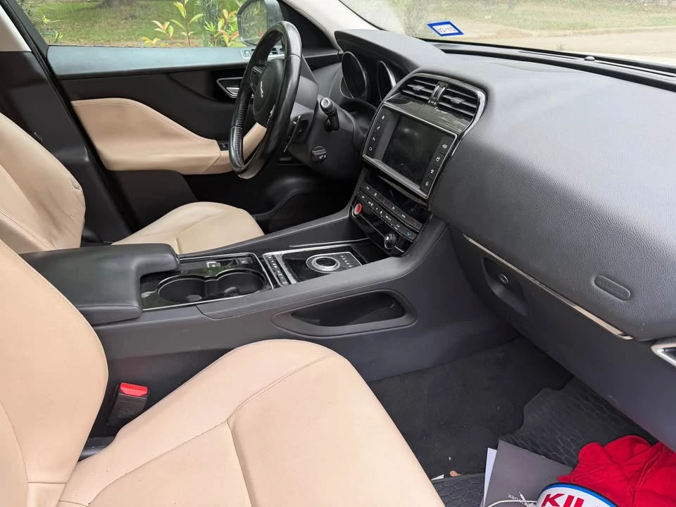 2017 Jaguar F-Pace - Image 5 of 6