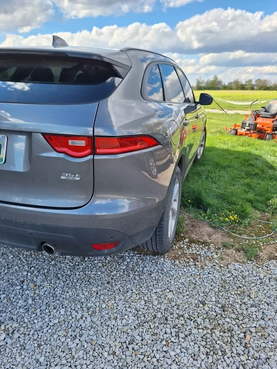 2017 Jaguar F-Pace - Image 3 of 10