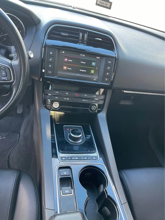 2017 Jaguar F-Pace - Image 13 of 19