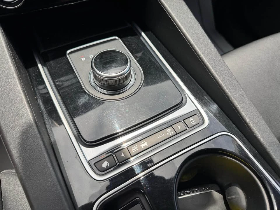 2017 Jaguar F-Pace - Image 14 of 20