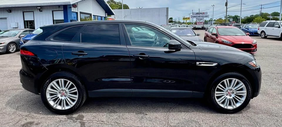 2017 Jaguar F-Pace - Image 5 of 20