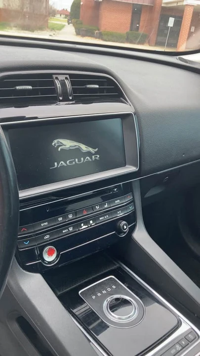 2017 Jaguar F-Pace - Image 5 of 14