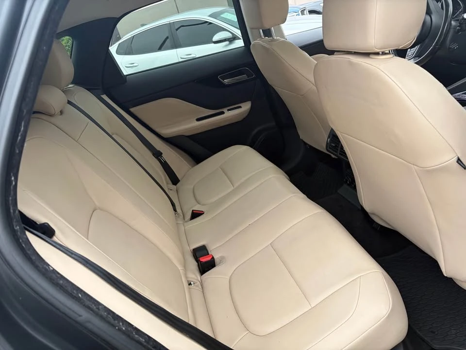 2017 Jaguar F-Pace - Image 6 of 8
