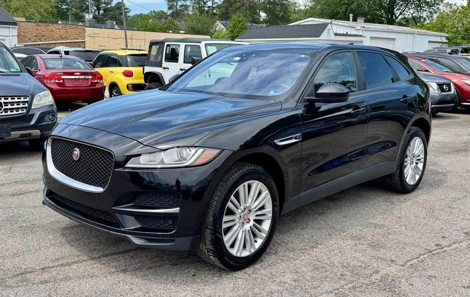 2017 Jaguar F-Pace - Image 3 of 19