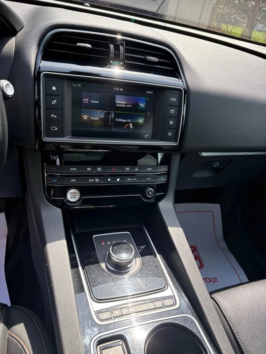 2017 Jaguar F-Pace - Image 5 of 9