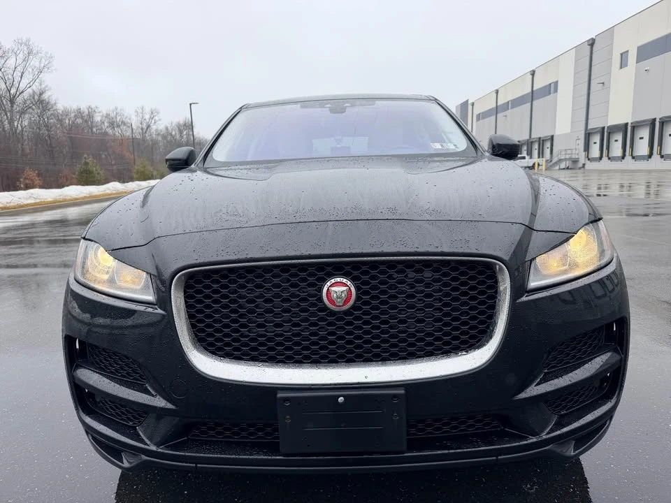 2017 Jaguar F-Pace - Image 2 of 17