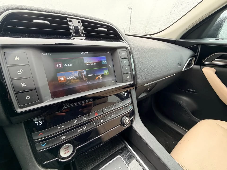 2017 Jaguar F-Pace - Image 10 of 17