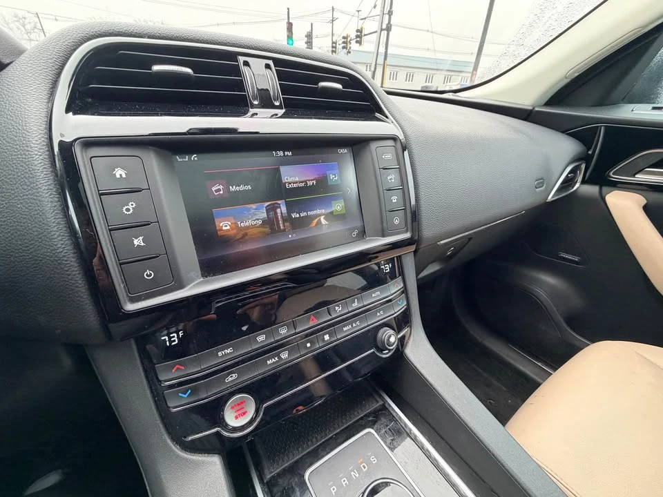 2017 Jaguar F-Pace - Image 11 of 17