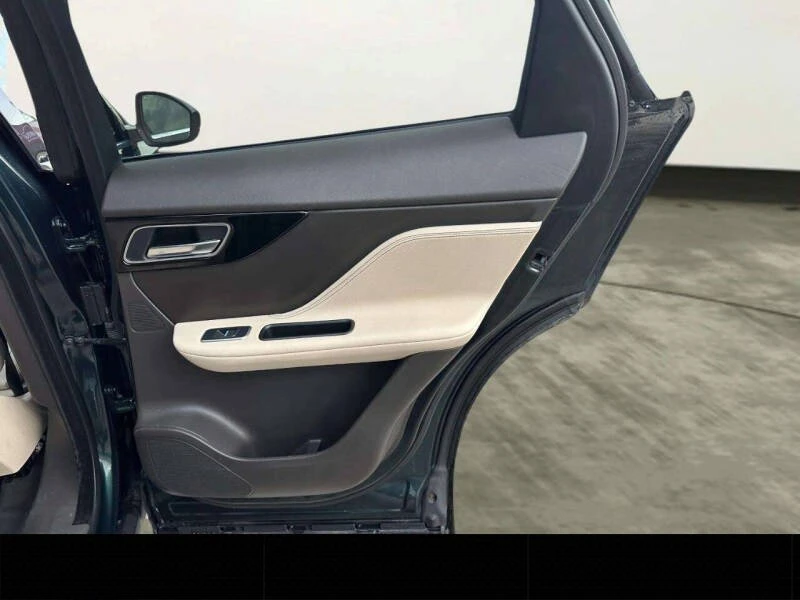 2017 Jaguar F-Pace - Image 16 of 20