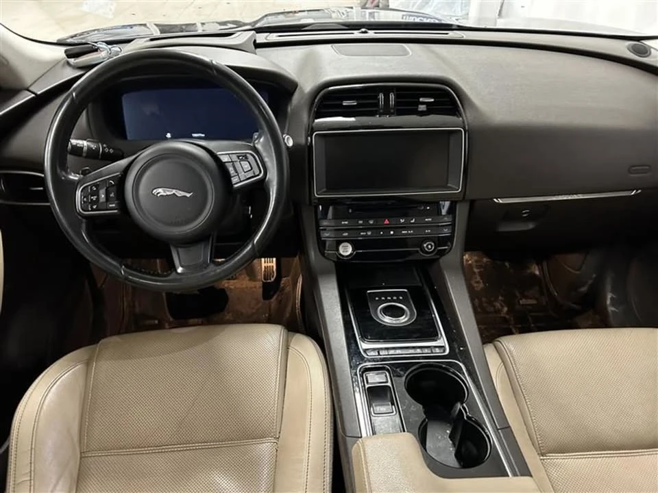 2017 Jaguar F-Pace - Image 7 of 11