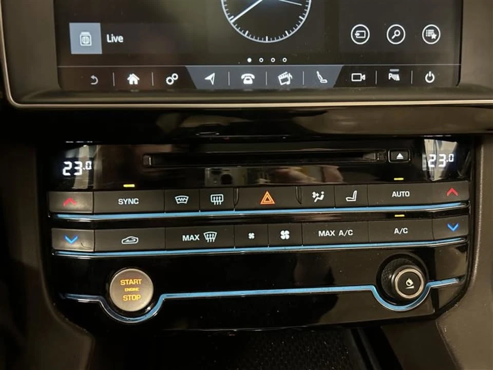 2017 Jaguar F-Pace - Image 8 of 11