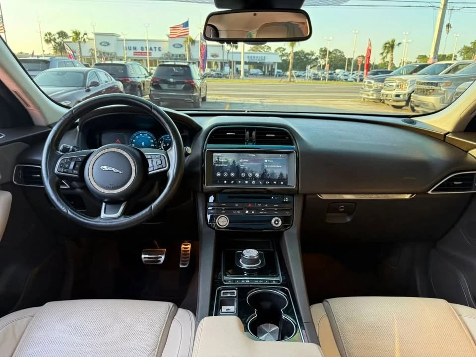 2017 Jaguar F-Pace - Image 9 of 17