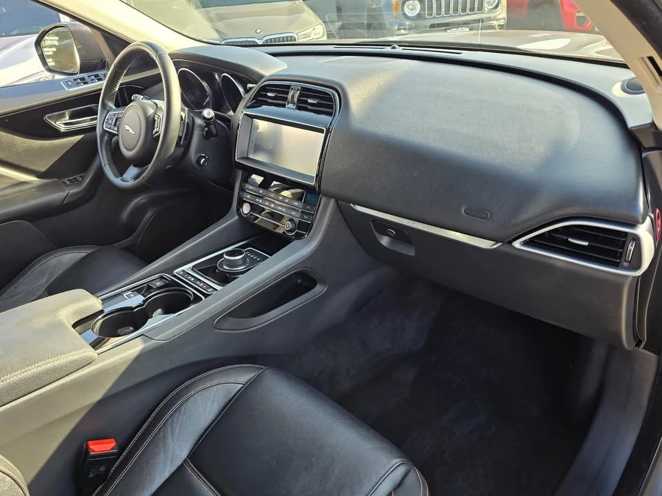 2017 Jaguar F-Pace - Image 9 of 19