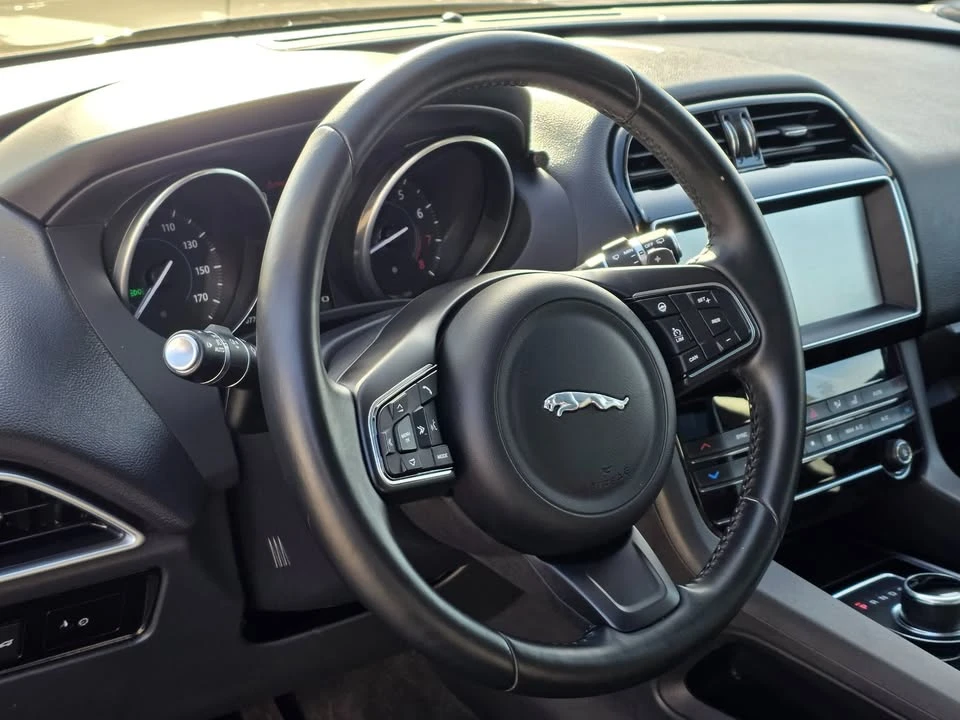 2017 Jaguar F-Pace - Image 14 of 19