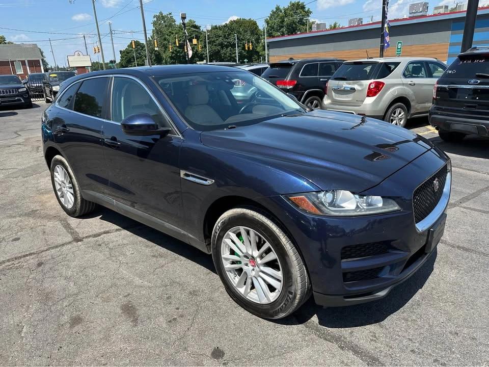 2017 Jaguar F-Pace - Image 3 of 17