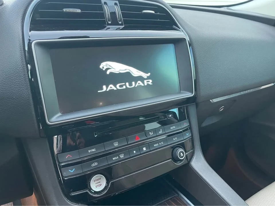 2017 Jaguar F-Pace - Image 17 of 19