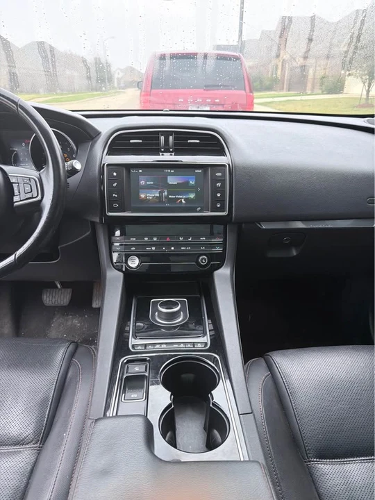 2017 Jaguar F-Pace - Image 2 of 7