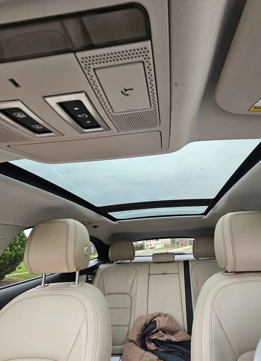 2017 Jaguar F-Pace - Image 11 of 15