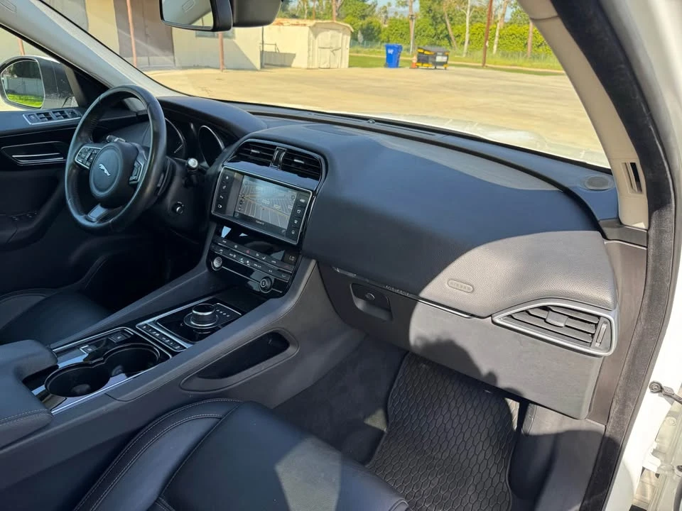 2017 Jaguar F-Pace - Image 9 of 18