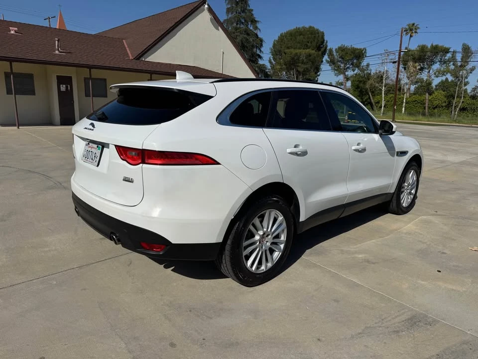 2017 Jaguar F-Pace - Image 7 of 18
