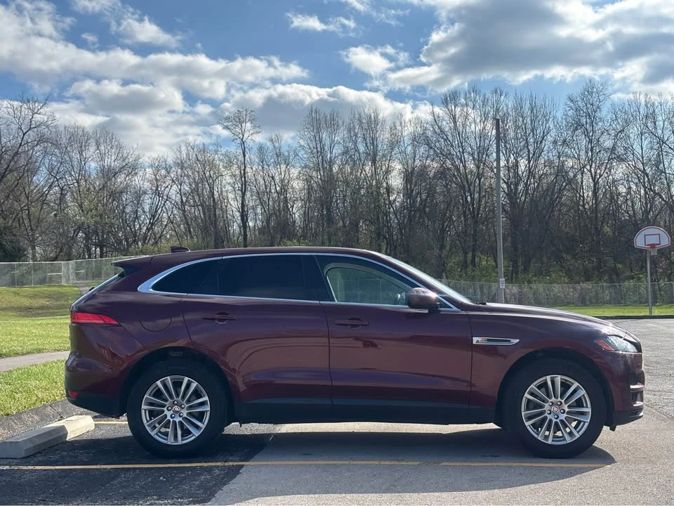 2017 Jaguar F-Pace - Image 2 of 19