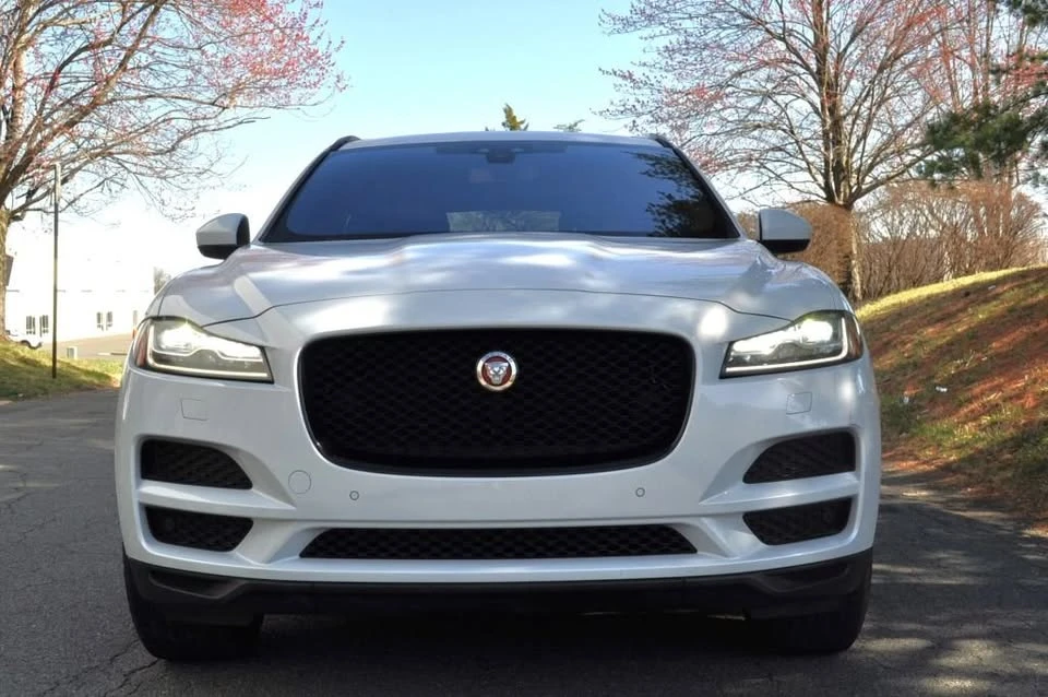 2017 Jaguar F-Pace - Image 3 of 15