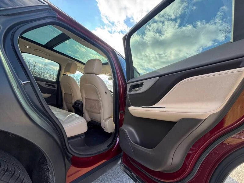 2017 Jaguar F-Pace - Image 8 of 20