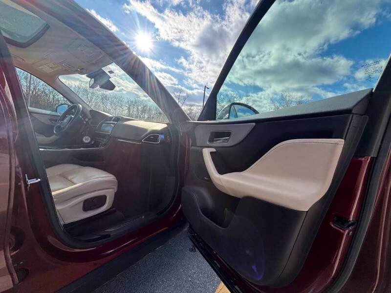 2017 Jaguar F-Pace - Image 11 of 20