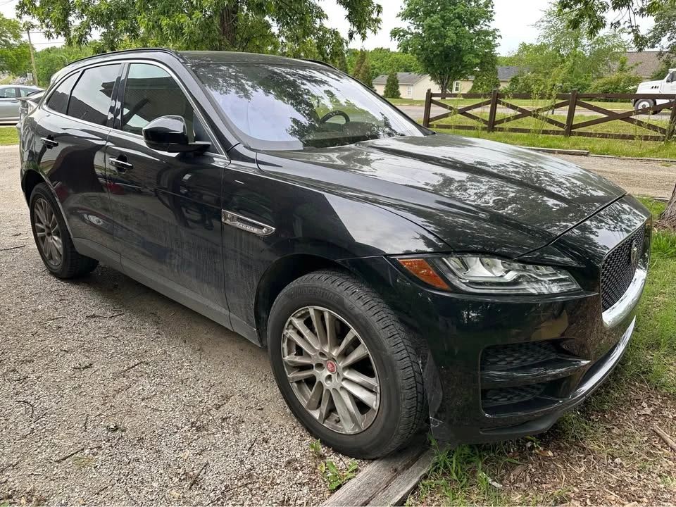 2017 Jaguar F-Pace - Image 2 of 9