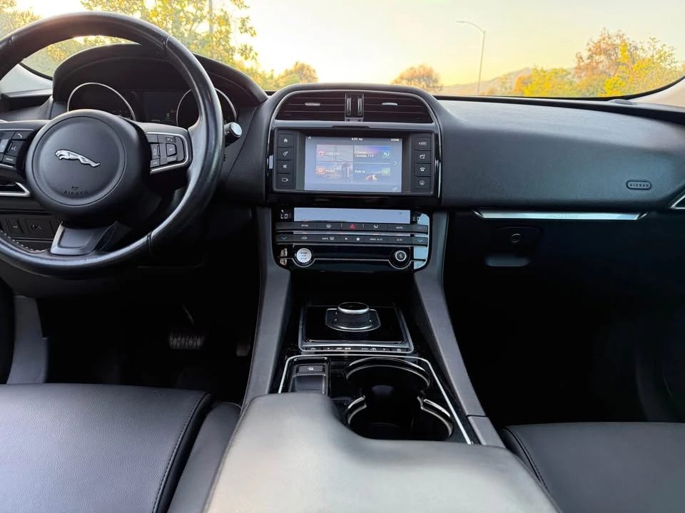 2017 Jaguar F-Pace - Image 14 of 18