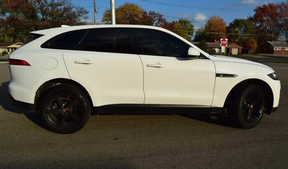 2017 Jaguar F-Pace - Image 3 of 18