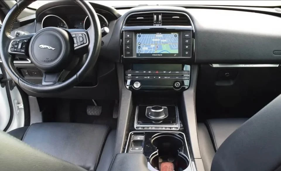 2017 Jaguar F-Pace - Image 13 of 19