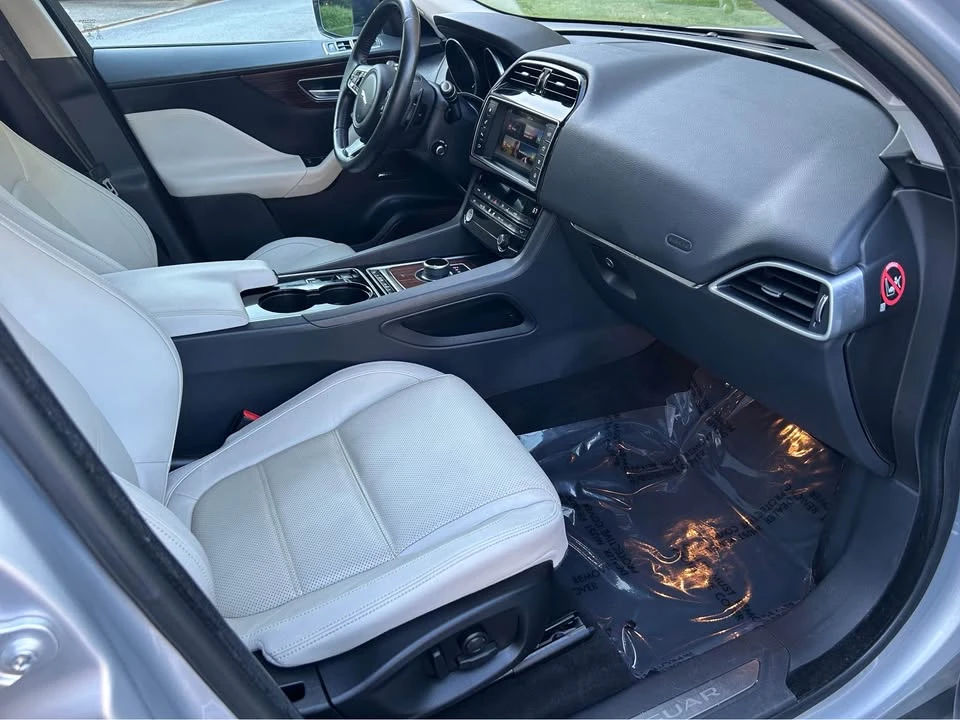2017 Jaguar F-Pace - Image 13 of 16