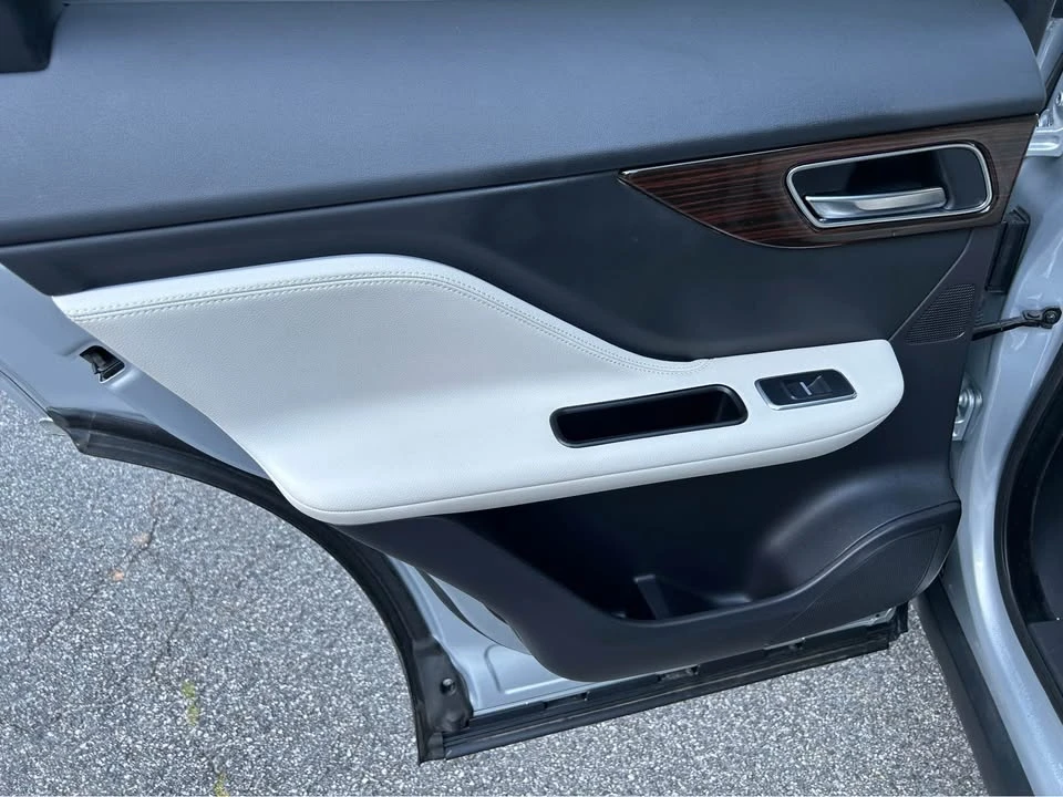 2017 Jaguar F-Pace - Image 7 of 16