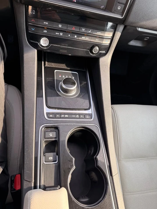 2017 Jaguar F-Pace - Image 14 of 20