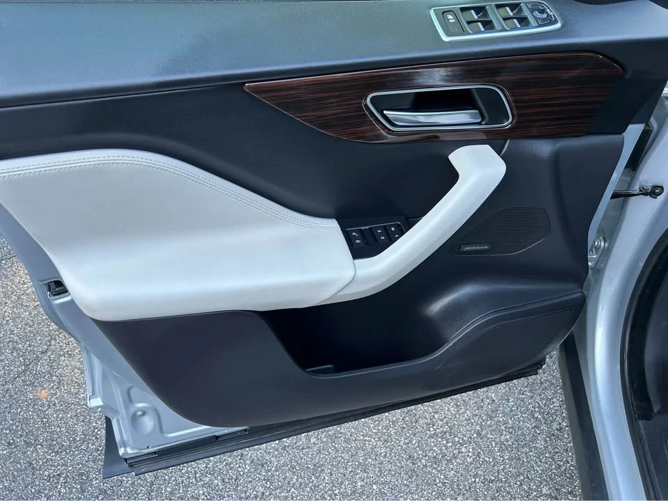 2017 Jaguar F-Pace - Image 3 of 16