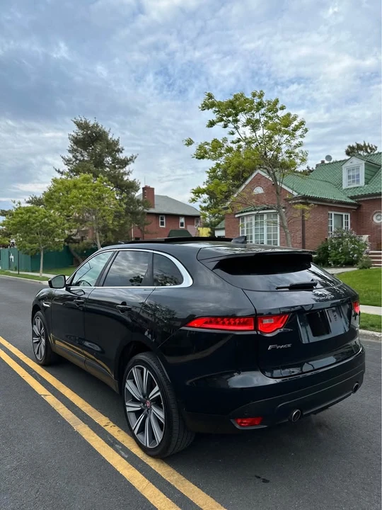 2017 Jaguar F-Pace - Image 2 of 20