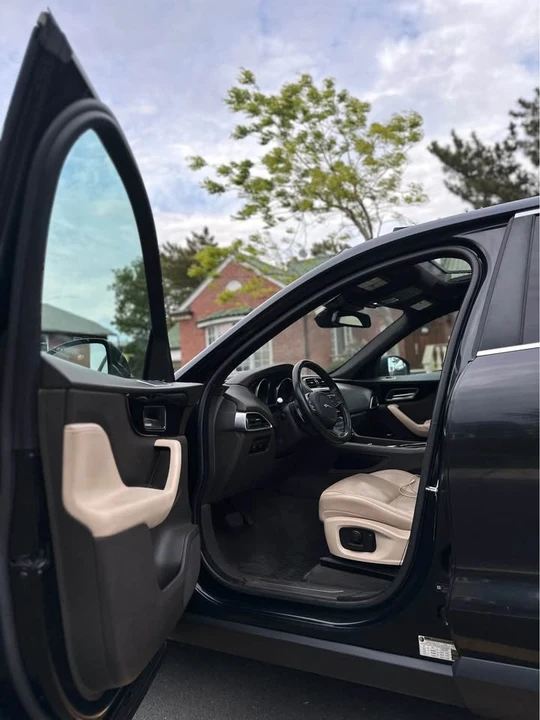 2017 Jaguar F-Pace - Image 8 of 20