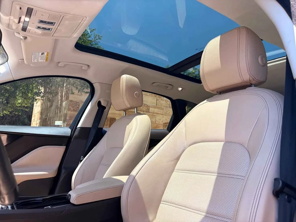 2017 Jaguar F-Pace - Image 8 of 11