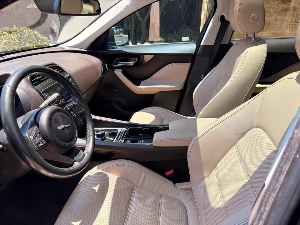 2017 Jaguar F-Pace - Image 5 of 11