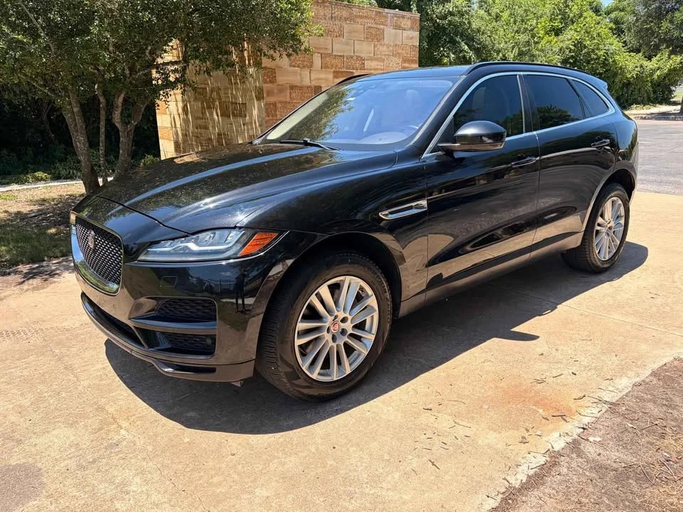 2017 Jaguar F-Pace - Image 2 of 11